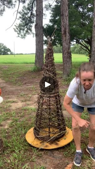 The Grapevine Lady was live. | By The Grapevine LadyFacebook Grapevine Christmas Garland, Christmas Tree With Grapevine Garland, Grapevine Garland Ideas, Grapevine Crafts, Diy Grapevine Tree, Grapevine Christmas Trees, Grapevine Christmas Tree, Grapevine Wreath Ideas, Grapevine Tree