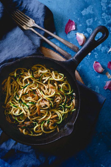 Running to the Kitchen Chinese-Chicken-Zoodles-50 One Skillet Dinners Noodle Recipes Chicken, Chicken Zoodles, Zucchini Zoodles, Chicken Chinese, Zucchini Noodle, Zucchini Noodle Recipes, Zoodle Recipes, Spiralizer Recipes, Veggie Noodles