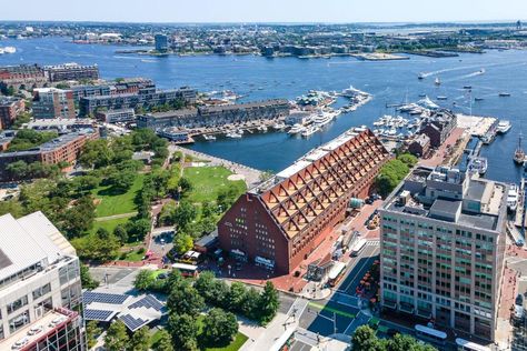 This Boston hotel is located on Long Wharf and is next door to the New England Aquarium. Quincy Market, New England Aquarium, Boston Usa, Boston Hotels, Waterfront Wedding, Hotel Pool, Marriott Hotels, Luxury Cruise, Rooftop Pool