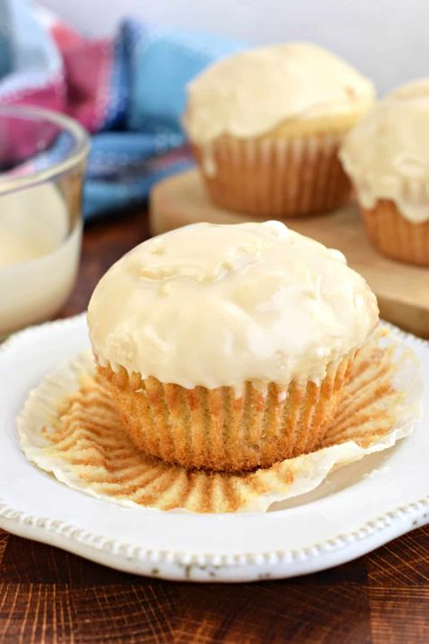 Old Fashioned Glazed Donut Muffins Recipe - Shugary Sweets Breakfast Bits, Blueberries Muffins, Breakfast Roll, Recipes Muffins, Sweet Muffins, Old Fashioned Donut, Doughnut Muffins, Sweet Glaze, Donut Muffins