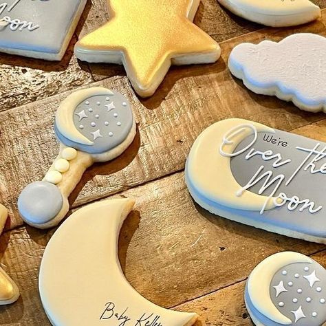 Bear Hug Bakery on Instagram: "We’re Over the Moon for this sweet baby! 🌙✨☁️🌟 #bearhugbakery #babyshowercookies #edibledecorations #customsugarcookies #camas #washougal #vancouverwa" Over The Moon Cupcakes, Over The Moon Baby Shower Cookies, Over The Moon Baby Shower Cake, Over The Moon Cookies, Moon Baby Shower Cake, Moon Cookies, Star Baby Shower Theme, Cookie Decoration, Sugar Cookie Royal Icing