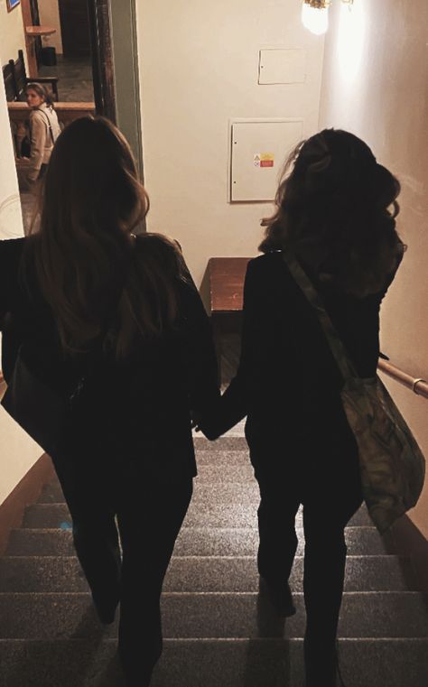 Dark Academia Friends Aesthetic, Lesbian Dark Academia Aesthetic, Imagine Me And You Aesthetic, Sapphic Academia, Wlw Dark Academia, Wlw Dark Aesthetic, Dark Academia Love Aesthetic, Queer Academia, Dark Academia Wlw