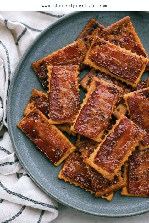 All it takes is 4 ingredients to make these sweet and savory bacon crackers! It’s such a simple appetizer and takes no time at all. Bacon Crackers, Bacon Cracker, Crackers Appetizers, Bacon Wrapped Appetizers, Hot Apps, Seasoned Crackers, Simple Appetizer, Club Crackers, Brown Sugar Bacon