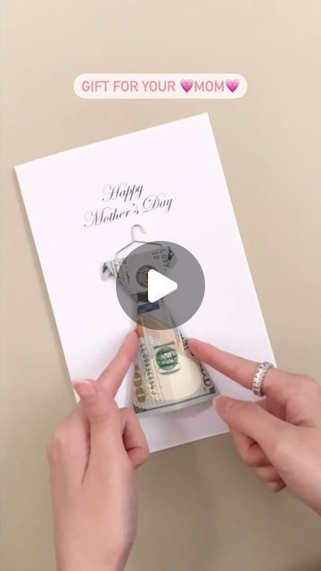 Valentina Balance on Instagram: "Easy gift/card cuz Mother’s Day is soon ~ 💗" Money Card Ideas, Happy Mothers Day Gifts Ideas, Gofts For Mom, Money Folding Ideas Easy, Money Gift Ideas, Money Folding, Origami Dollar, Origami Money, Folding Money