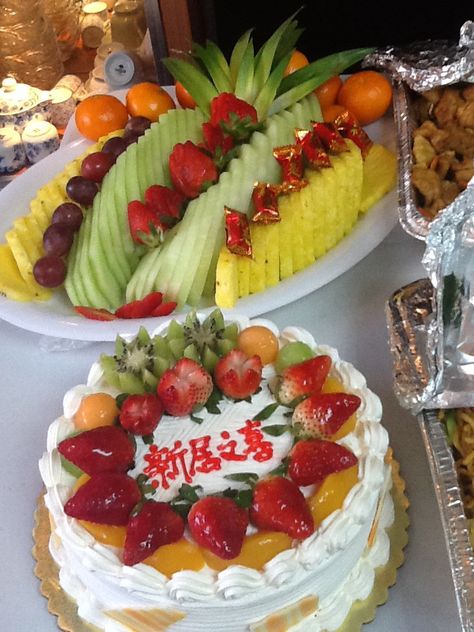 Asian Birthday Cake, Chinese Fruit, Fruit Birthday Cake, Chinese Birthday, Asian Cake, Fruit Birthday, Birthday Plans, 22nd Birthday, Cake Inspo