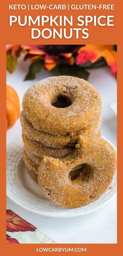 Pumpkin Donuts Baked, Gluten Free Pumpkin Cake, Sugar Donuts Recipe, Baked Donut Recipe, Pumpkin Spice Doughnuts, Donuts At Home, Low Carb Pumpkin Recipes, Low Carb Donut, Pumpkin Donuts Recipe