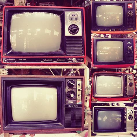 Awesome Big VINTAGE TV /// Retro Tv Set /// Vintage Television Set /// 1970s Tv /// Space Age Tv /// Cool Mod Tv 50s Sitcom Aesthetic, Retro Television, 90s Tv Aesthetic, Television Aesthetic, Tv Old Aesthetic, Old Tv Aesthetic, Vintage Television Aesthetic, 90s Television Set, 90s Television