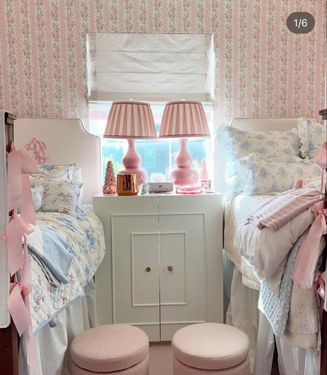 Sorority Bedroom, Tcu Dorm, Sorority Room, Preppy Dorm Room, Dream Dorm Room, Dorm Room Styles, Pink Dorm, Dream Dorm, Dorm Sweet Dorm