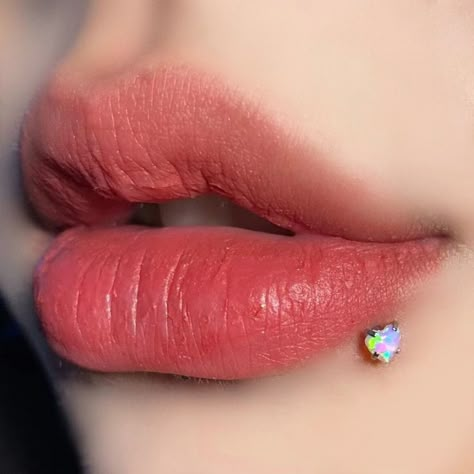 HL 2 | ctto. Side Lip Piercing Stud, Lip Piercing Ring Side, Side Lip Piercing, Middle Lip Piercing, Snake Bite Piercing, Heart Shaped Lips, Labret Ring, Lip Piercing Jewelry, Lip Jewelry