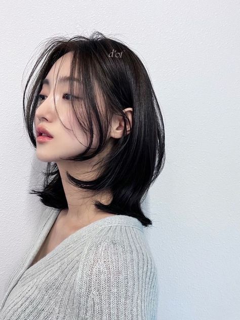 Korean Lob Haircut, Asian Short Hair With Layers, Short Haircuts No Bangs, Lob Haircut Asian, Layered Haircut Asian, Korean Lob, Asian Lob Haircut, Korean Haircut For Chubby Face, Medium Haircut Korean