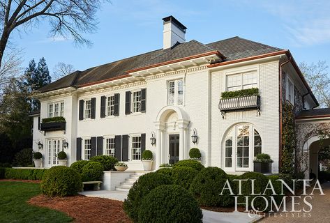 Southern Georgian Home, Blue Velvet Accent Chair, Atlanta Homes And Lifestyles, Atlanta Travel, Suzanne Kasler, Enchanted Home, Landscape Architecture Design, Atlanta Homes, House Portraits