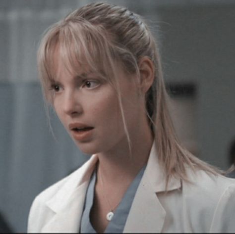 Izzie Stevens Hair, Greys Anatomy Pfp, Izzy Stevens, Izzie Greys Anatomy, Greys Anatomy Izzie, Katherine Marie Heigl, Grey Icons, Izzie Stevens, Kaptan Jack Sparrow