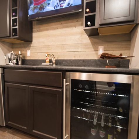 75 Beautiful Wet Bar Pictures & Ideas - January, 2022 | Houzz Basement Bar With Sink And Mini Fridge, Corner Wet Bar Ideas With Sink, Basement Dry Bar Ideas With Fridge, Wet Bar Layout, Basement Dry Bar Ideas, Wet Bar Ideas, Dry Bar Ideas, Wet Bar Sink, Bar Pictures