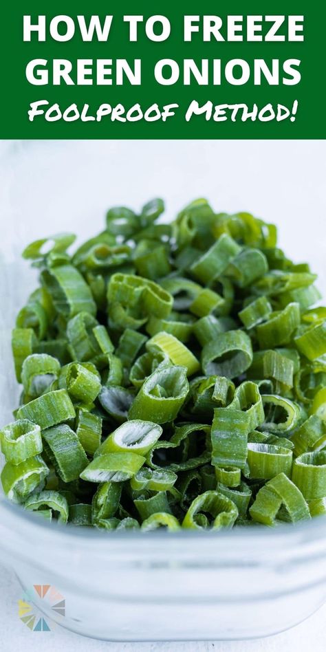 How To Freeze Green Onions, Freeze Green Onions, Store Green Onions, Freezing Food Guide, Green Onions Recipes, Crockpot Buffalo Chicken, Freezing Vegetables, Freeze Greens, Frozen Veggies