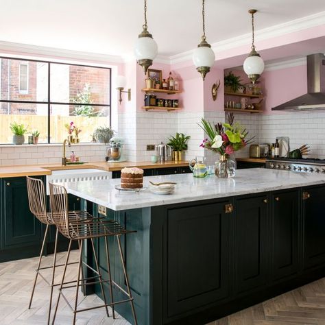 Green kitchen ideas – Best ways to introduce green in your kitchen Green Kitchen Island, Small White Kitchens, Green Kitchen Designs, Dark Green Kitchen, Decorating Kitchen, Kabinet Dapur, Green Kitchen Cabinets, Kitchen Walls, Kitchen Design Trends