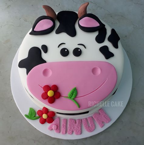 Fondant Cow Cake, Cow Shaped Cake, Cow Cake Ideas, Cow Birthday Cake, Easy Unicorn Cake, Farm Birthday Cakes, Cow Cake, Farm Animal Cakes, Celebrities Quotes