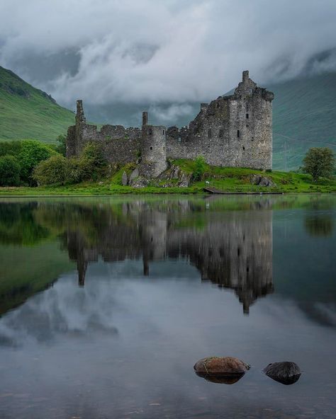 quiet-nymph: “ By Rachel - Astralis Photography ” Castle Scotland, Scotland Castles, Scottish Castles, Castle Ruins, Beautiful Castles, A Castle, Medieval Castle, Scotland Travel, Magical Places