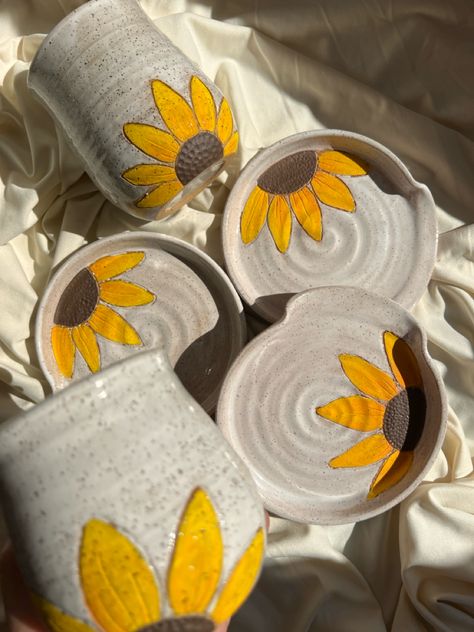 Handmade pottery hand painted sunflowers with undergalze Sunflower Ceramic Mug, Sunflower Ceramics Pottery, Pottery Painting Ideas Sunflower, Sunflower Mug Painting, Sunflower Pottery Ideas, Sunflower Ceramic Painting, Pottery Painting For Beginners, Sunflower Pottery Painting, Sunflower Ceramics