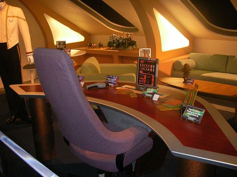 Star Trek set Star Trek Furniture, Star Trek Office, Star Trek Decor, Sci Fi Furniture, Star Trek Transporter, Sci Fi Home, Sci Fi Room, Nerd Home, Star Trek Captains