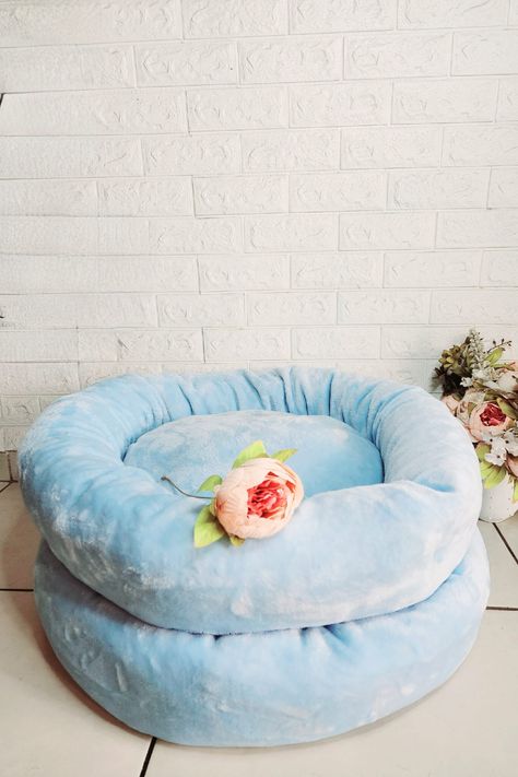 Sew Circle, Dog Bed Sewing, Dog Bed Sewing Pattern, Crumb Quilt, Donut Dog Bed, Diy Dog Bed, Cool Dog Beds, Outdoor Material, Bed Wall