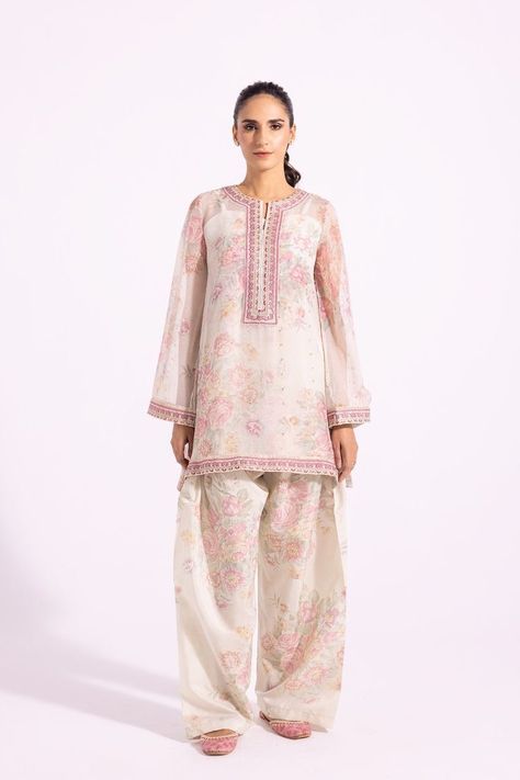 Cute Shalwar Kameez, Desi Shalwar Kameez Design, Eastern Dresses Casual, Simple Shalwar Kameez, Casual Pakistani Outfits, Desi Shalwar Kameez, Tailor Stitching, Dress Design Pakistani, Shalwar Kameez Designs