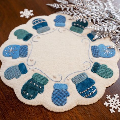 January Centers, Wool Candle Mats, Penny Rug Patterns, Wool Mats, Crazy Quilt Stitches, Wool Felt Projects, Wool Applique Patterns, Felted Wool Crafts, Wool Quilts