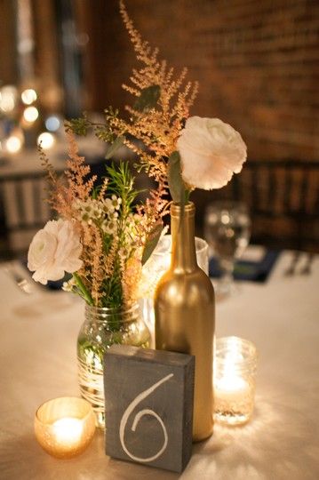 Jar Wedding Centerpieces, Mason Jar Wedding Centerpieces, Wine Bottle Wedding Centerpieces, Tropical Wedding Centerpieces, Clear Wine Bottle, Wedding Centerpiece Ideas, Wedding Centerpieces Mason Jars, Wine Bottle Centerpieces, Wedding Wine Bottles