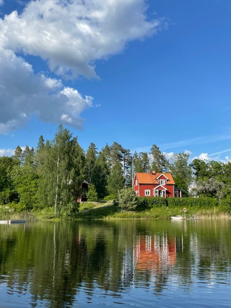 Swedish Summer Cottage, Swedish Countryside Aesthetic, Summer House Sweden, Swedish Lake House, Scandinavian Lake House, Swedish Summerhouse, Swedish Summer Aesthetic, Sweden Countryside, Norwegian Countryside