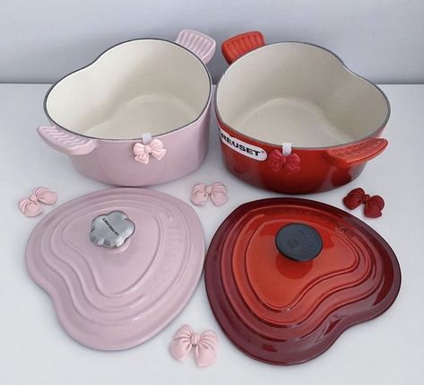 Le Creuset Heart, Waist Exercise, Beautiful Kitchenware, Future Kitchen, Cute Baking, Aesthetic Kitchen, Dream Furniture, Iron Heart, Pink Kitchen