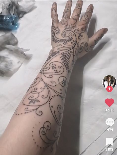 Feyre’s Arm Tattoo, Acotar Arm Tattoo, Feyres Tattoo Hand, Feyre Tattoo Hand, Feyre Costume, Moe Tattoo, Feyre Hand Tattoo, Acotar Crafts, Cool Line Tattoos