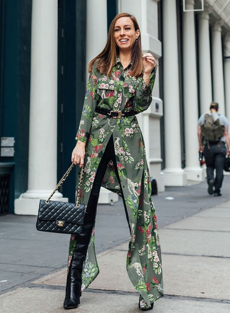 Sydne Style shows how to wear a shirtdress with jeans in l'agence at fashion week #florals #leopard #prints #green #shirtdress #maxidress #boots #chanelbag @sydnesummer Dress In Winter, Dress Over Jeans, Dress Over Pants, Mode Kimono, Marmaris, Fashion Week Street Style, Modest Dresses, Street Styles, Look Fashion