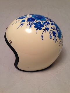 Painted Bike Helmet, Retro Bike Helmet, Vespa Accessories, Motor Helmet, Custom Helmet Paint, Motorcycle Helmets Art, Helmet Designs, Midnight Rider, Bell Helmet