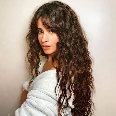 Dark Curly Hair, Cabello Hair, Hair Curling Tips, Hair Inspiration Long, Curly Hair With Bangs, Long Hair With Bangs, Long Wavy Hair, Fifth Harmony, Haircuts With Bangs