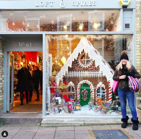 Gingerbread House Window Display, Gingerbread Window Display, Gingerbread House Windows, Cardboard Gingerbread House Window Display, Gingerbread House Glass Windows, Christmas Toy Store Window Display, Christmas Window Display Retail, Christmas Grotto Ideas, Christmas Toy Shop Window Display