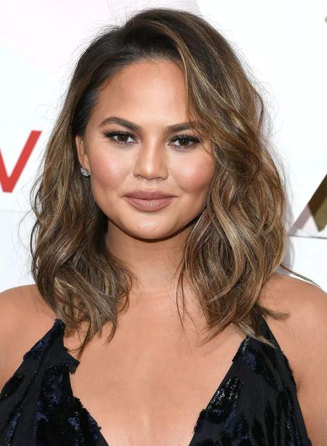 Chrissy Teigen Hair, Chestnut Brown Hair, Long Face Shapes, Lob Hairstyle, Popsugar Beauty, Celebrity Hair Stylist, Bob Hair, Chrissy Teigen, Short Hair Styles Easy