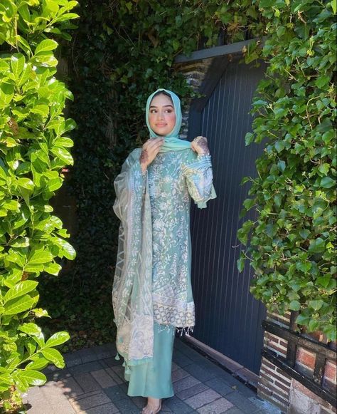 Blue Pakistani Outfit, Indian Wedding Outfits Guest For Women, Eid Outfits Pakistani, Eid Outfit Ideas, Desi Wedding Dresses, Asian Wedding Dress, Modest Fashion Hijab, Pakistani Wedding Outfits, Desi Fashion Casual