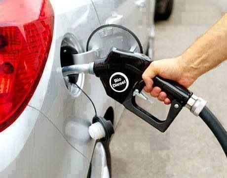 ~~ Tips to Filling your tank with gas and Diesel ~~~  1. Fuel at night or early morning: It is better to buy or fill up your car or motorcycle during early morning, when the ground temperature is still cold. Remember that all service stations have their storage tanks underground. . The colder the ground, the more dense the fuel. When it gets warmer, gas expands. So, buying in the afternoon or in the evening, your gallon is not exactly a gallon. In the petroleum business, the specific gravity and Fuel Efficient Cars, Stick Shift, Fuel Prices, Storage Tanks, Diesel Cars, Energy Conservation, Manual Car, Gas Pumps, Service Station