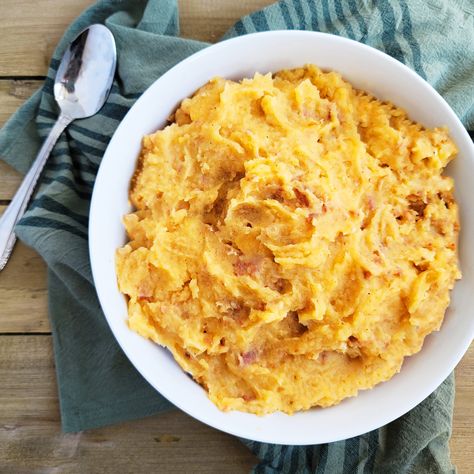 Easy Rutabaga Puree with Bacon Recipes With Bacon, Rutabaga Recipes, Side Dish For Thanksgiving, Recipes Slow Cooker, Roasted Cabbage, Garlic Mashed, Spring Vegetables, Healthy Veggies, Veggie Side Dishes