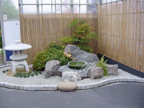 Garden Landscaping Design Ideas, Japanese Garden Backyard, Small Zen Garden, Japanese Rock Garden, Small Japanese Garden, Japanese Garden Landscape, Zen Garden Design, Japanese Zen Garden, Japan Garden