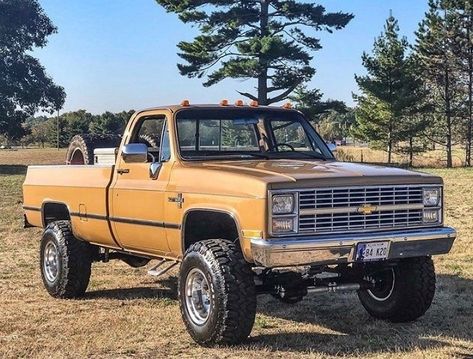 5 Awesome Classic Chevy Trucks Everyone Should See. Classic Lifted Chevy Truck with chrome trim and modifications. #oldtruck #oldtrucks #classictrucks #squarebody #squarebodychevy #liftedtruck Best Pickup Truck, Chevy Diesel Trucks, Trucks Lifted Diesel, Ranger Truck, Ford Ranger Truck, Lifted Chevy Trucks, Old Pickup Trucks, Jacked Up Trucks, Classic Pickup Trucks