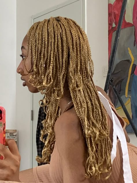 Layered Box Braids Hairstyles, How To Layer Braids, Layered Blonde Braids, Big Layered Braids, Layered Twists Braids, Bleach Blonde Braids, Short Layered Box Braids, Black Girls With Blonde Braids, Mullet Box Braids