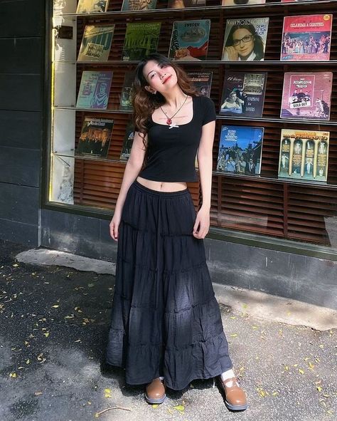 Symphony Outfit What To Wear To The, Black Maxi Skirt Outfit, Nintendo Aesthetic, Modest Girly Outfits, Black Skirt Outfits, Crepe Skirt, Long Skirt Outfits, Maxi Skirt Outfits, Dream Style