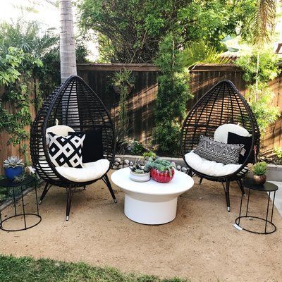 patio Patio Area Bar Chairs for Comfortable Outdoor and Poolside Seating – Outdoor Patio Decor hom Rustic Farmhouse Front Porches, Patio Vibes, Farmhouse Front Porch Decorating, Diy Landscaping Ideas, Backyard Landscapes, Backyard Design Ideas, Farmhouse Front Porches, Small Balcony Decor, Front Porch Decorating