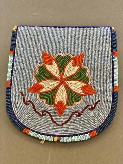 American Indian Decor, Cheyenne Arapaho, Bag Mirror, Indian Beadwork, Beaded Pouch, Earring Inspiration, Plains Indians, Bead Bar, Native American Artifacts