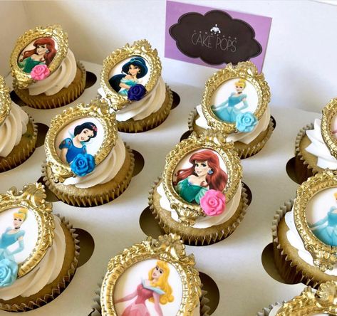 Cupcakes Disney Theme, Disney Princess Cupcake Cake, Disney Princess Treats, Disney Princess Cake Pops, Princess Theme Dessert Table, Princess Cupcakes Ideas, Disney Princess Dessert Table, Princess Treats, Cupcakes Princesas