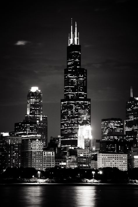 Urbancore Aesthetic, Grey Widgets, Black And White Wallpaper Iphone, Chicago Aesthetic, Chicago At Night, City Lights At Night, Dark Black Wallpaper, Black And White Photo Wall, Black And White City