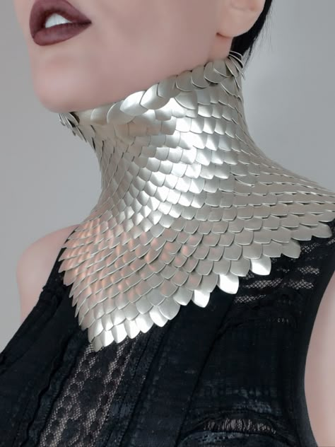 Posture Collar Corsets, Cervical Collar Fashion, Metal Collar Necklace, Human With Scales, Neck Armor, Cosplay Corset, Collar Aesthetic, Scale Maille, Scale Armor