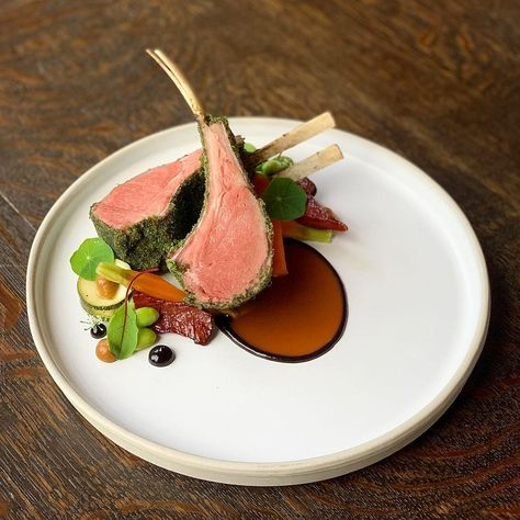 Red Wine Jus, Food Presentation Plates, Roasted Lamb, Gourmet Food Plating, Chefs Plate, Food Promotion, Amazing Food Decoration, Black Garlic, Fine Dining Recipes