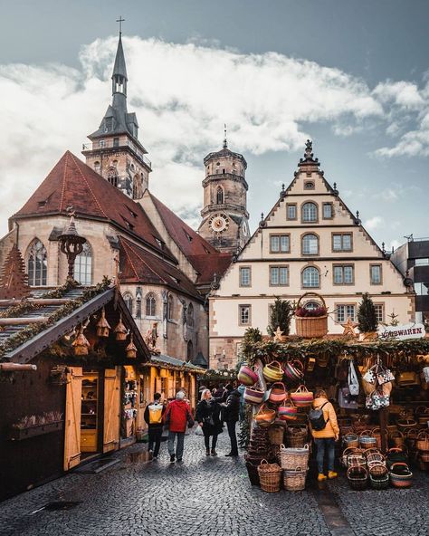 Stuttgart Christmas Market, Winter Christmas Scenes, European Aesthetic, Stuttgart Germany, Traditional Architecture, Christmas Market, Places Around The World, Months In A Year, Tourist Attraction