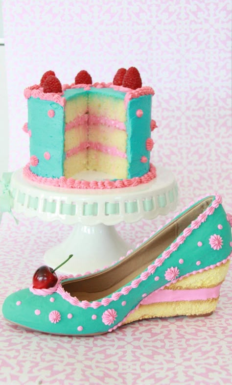 Www.stardustcakes.net shoe bakery cake. Girl cake. Cake shoes Pinkie Pie Cosplay, Dessert Fashion, Doll Oc, Pastry Shoes, Magical Girl Oc, Cake Shoes, Lol Doll Cake, Faux Cake, Candy Clothes